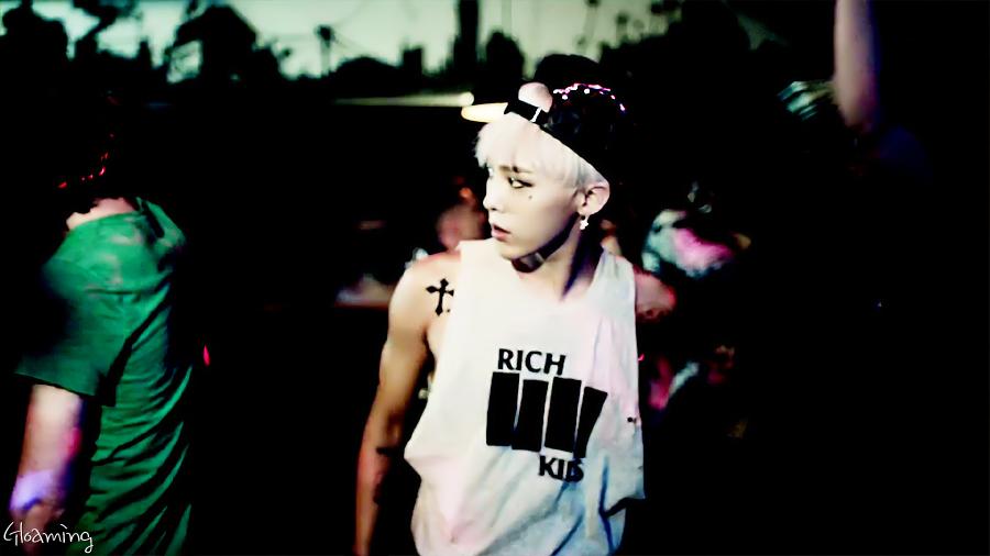 Happy birthday to BIGBANGs charismatic leader, G-DRAGON! Born August 18, 1988 