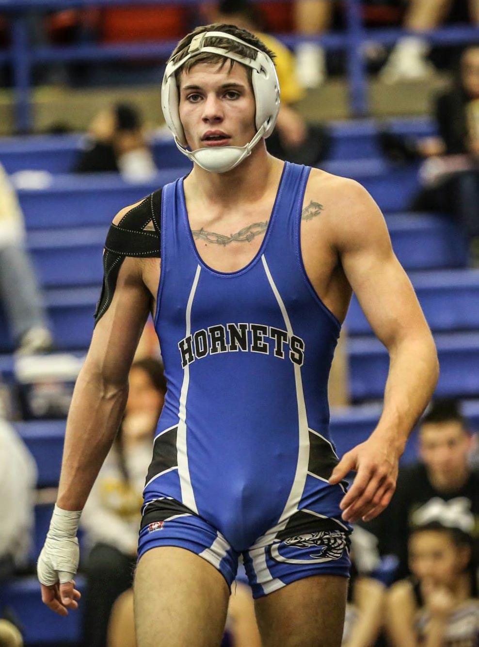 College wrestlers big bulges — img 9