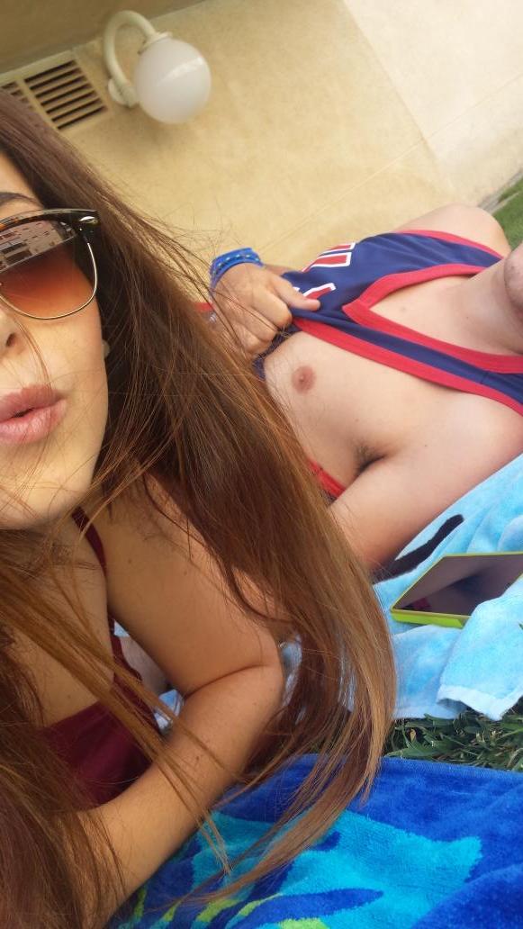carolinamsa13's tweet photo. Venir a la playa y estar en la piscina #playarules http://t.co/W3VptleMwh