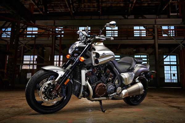 OnYeBike's tweet photo. Another great Dick extension, Yamaha Vmax http://t.co/m8RDWV3gFJ