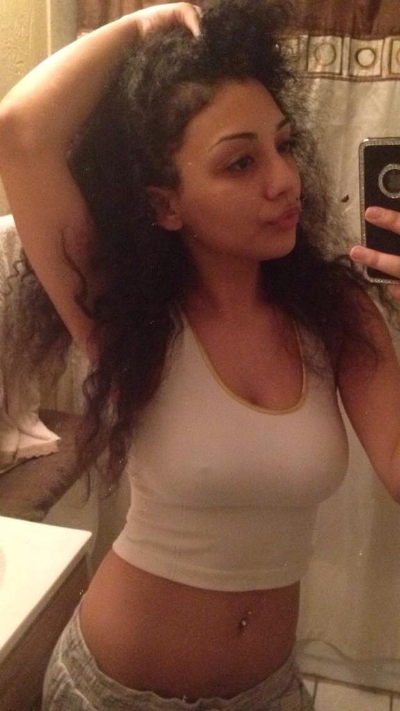 scorpi-hoe on X: “@DJZeeti: Twitpic a selfie wearing NO bra” http