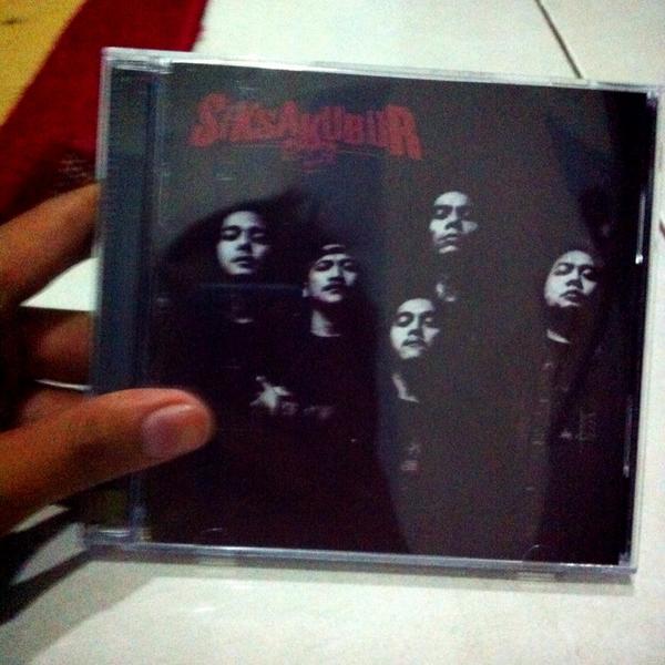 Alhamdulillah udah punya album VII nya <a href="/SIKSAKUBUR_DM/">SIKSAKUBUR</a>