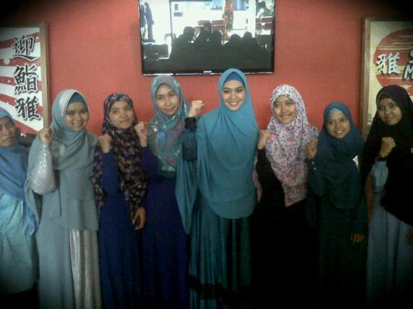 Teteh_noorSmd's tweet photo. Alhamdulillah sukses gthrg'y,keep solid and istiqomah dlm hl kbaikn,aamiin @oki_setiana @Dian_Sweetdream Allahu Akbar http://t.co/poD5OfqP4R