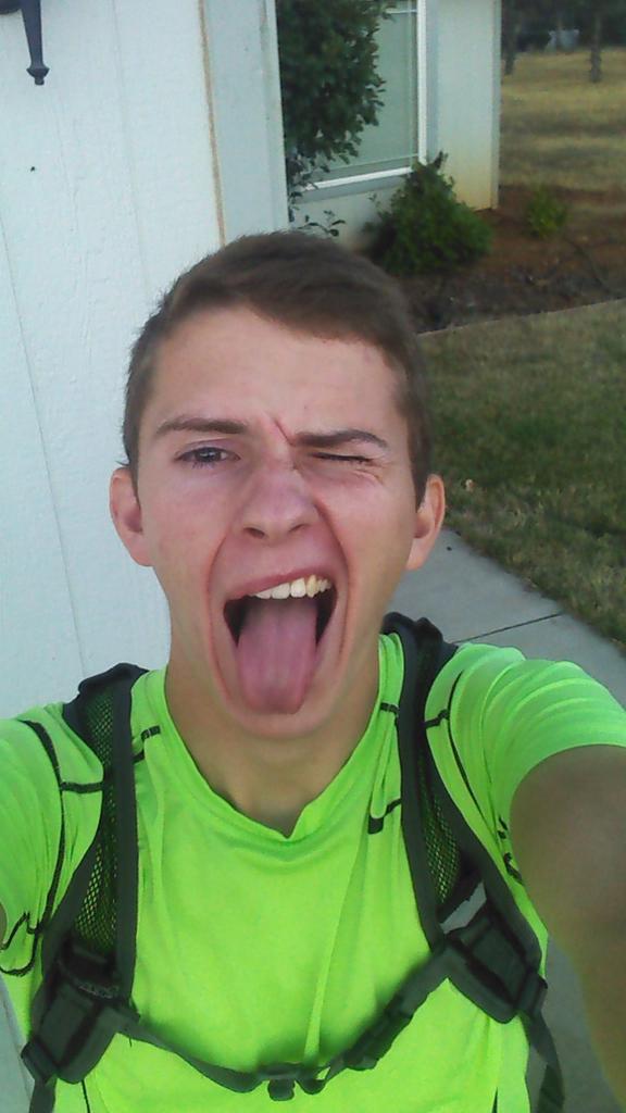 seanwhite739's tweet photo. Morning run :) #broombroom #7daysleft #ptgoodforyougoodforme http://t.co/dvbZJ8FNgY
