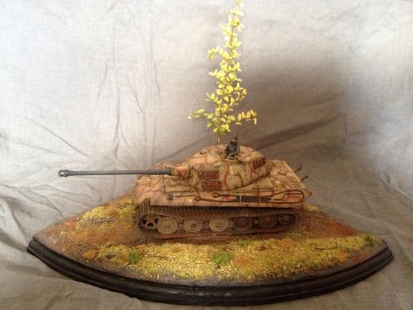 ModelingMark's tweet image. Finally finished the King Tiger build off with the base done now