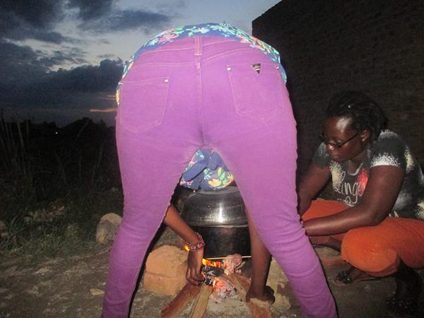 Ougasam's tweet image. Can you spot meat being roasted? #RareView