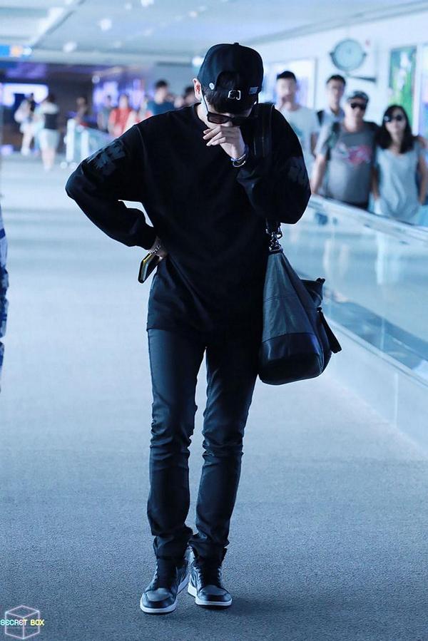secretbox92's tweet photo. AIRPORT RANDOM BAEKHYUN (2) https://t.co/deTpcOells https://t.co/2kBLP0bR13 https://t.co/CSPEUvJdSP http://t.co/7GYhfdTv1I