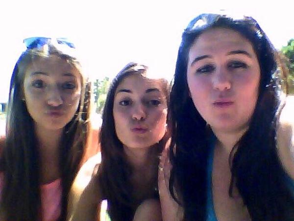 mariavas2's tweet photo. Una de pisci con las niñas ☀ @Miriaam_10 @rocio26sh @Laaurita27 @TamyKlopsch @Celia_cg97 @ClaaraBayon @mar_jimenez97 http://t.co/pf8cFIzr7S