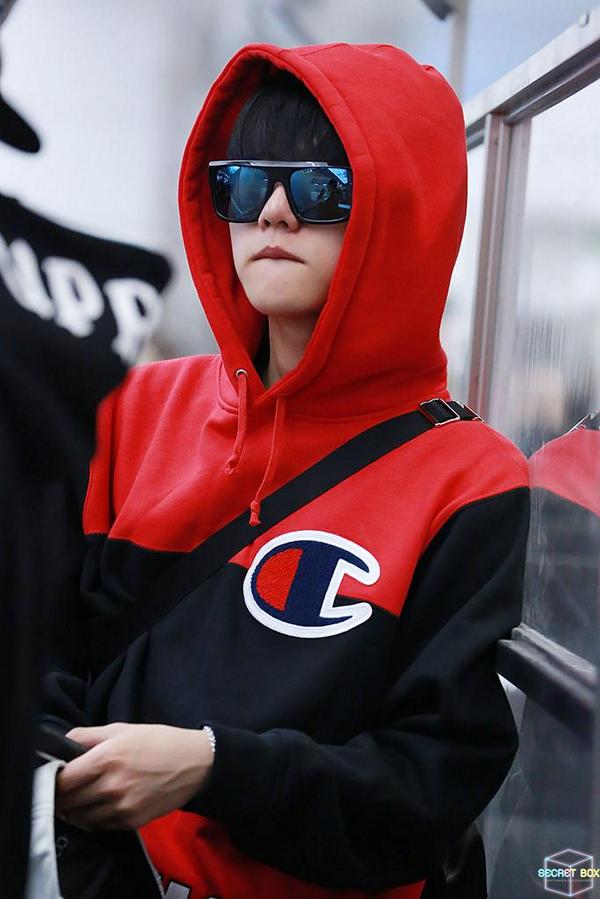 secretbox92's tweet photo. AIRPORT RANDOM BAEKHYUN(1) https://t.co/H5OXUzc29m https://t.co/MxLZ4VnC1W https://t.co/7bPb14VEv5 http://t.co/BYglDC5L4w