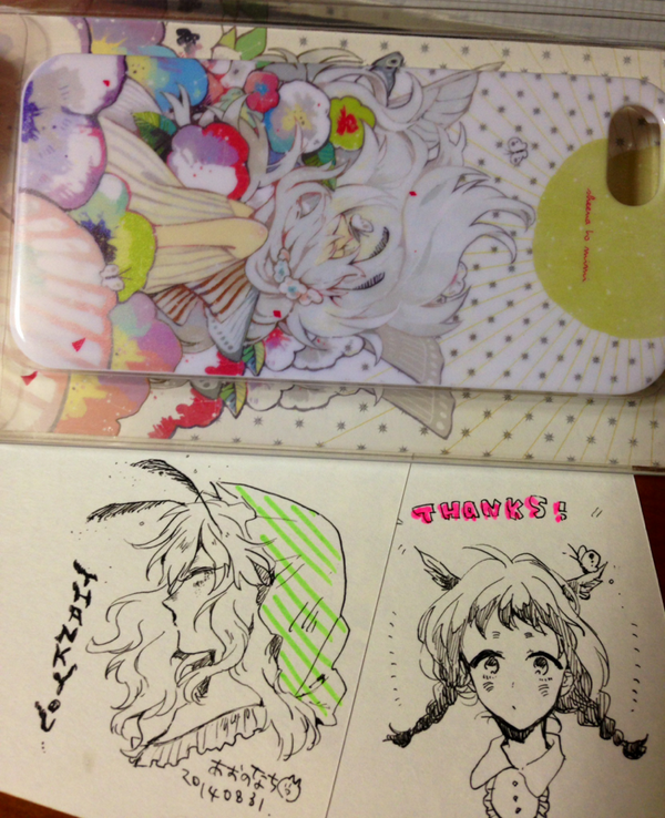 iPhoneケース、こんな感じで中にイラストカード入れて裏に一枚一枚つけペンでイラスト描いてます〜ささやか〜… 