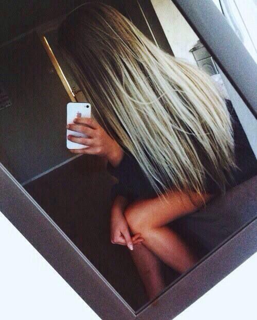 PostBadCheer's tweet image. My god ses jambes et ses cheveux