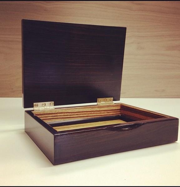 RichardJDesigns's tweet image. Indian rosewood cigar box, zebra wood interior with a small handle detail.