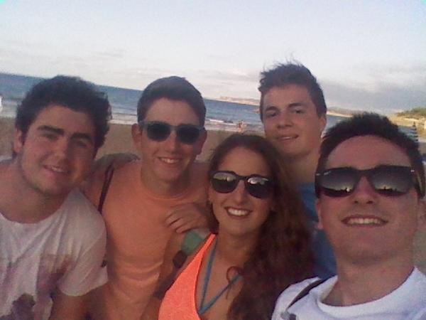 Mariaunbocata's tweet photo. Playita con mis niños :) @mcabrilloo @JorgeX_Ruiz @marianotrueba @PVlero #santander http://t.co/ZikZvQhAU4