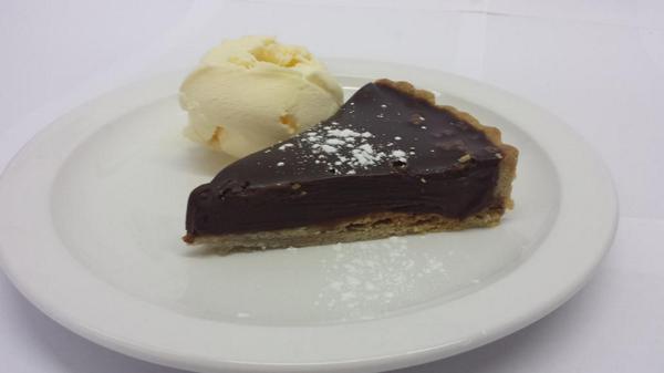 InnHorns's tweet photo. Homemade belgian chocolate tart with new forest ice cream #delicious #wimbourne http://t.co/3JKbd1pdcM