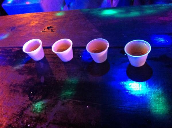 moreiragutto's tweet photo. Com a gente é assim: 4x10 #tequila #festanaroça #bomjardimpovoado #foram10 #recorddegutao http://t.co/gx8l3ODbIv