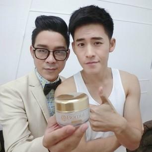 mostmail's tweet photo. เห้ๆ พี่โจ๊กเค้ามีของดีที่เค้าภาคภูมิใจมานำเสนอฮะ กว่าจะมาเป็น @bomulofficial พี่โจ๊กบอกว่าคิดค้นมานานเชียวล่ะ แนะนำ http://t.co/khjq2vfmiJ