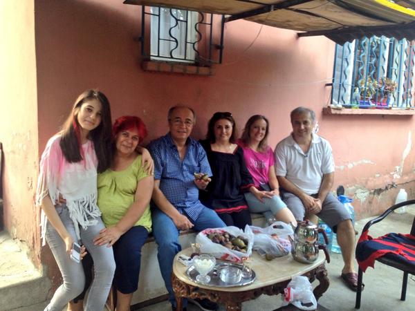 SacitTERZI's tweet photo. Şakir arkadaşımızın bahçesinde Çay ve İncir keyfi. http://t.co/kWnEeZwqmQ
