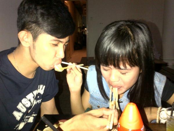 SatriaSpeedSby's tweet photo. Cieee :D @N_Maulanaa: Penganten anyar Rek senggol @MRizkySuwito @SatriaSpeedSby http://t.co/qx8ANsYFZI
