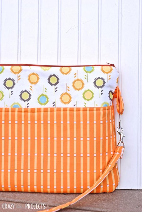 SewingBeeFabric's tweet image. Today&apos;s favourite #sewing #dailytutorial is this laptop bag from @CrazyLittleProj - crazylittleprojects.com/2014/08/laptop…