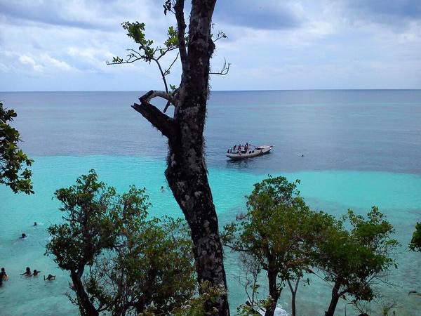 ExperienceMoa's tweet photo. @KartuPos Kak, ini foto2 keindahan setiap sudut Pulau Moa, Maluku Barat Daya #RekomenIndonesia http://t.co/AZltFdhNvA http://t.co/lLQaPG3sva