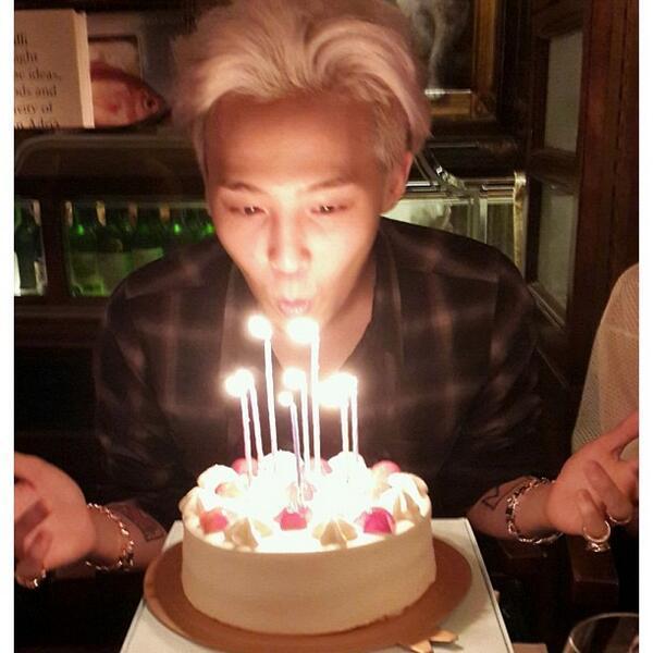 Oh iya btw HAPPY BIRTHDAY to BIGBANGs charismatic leader, G-DRAGON! 