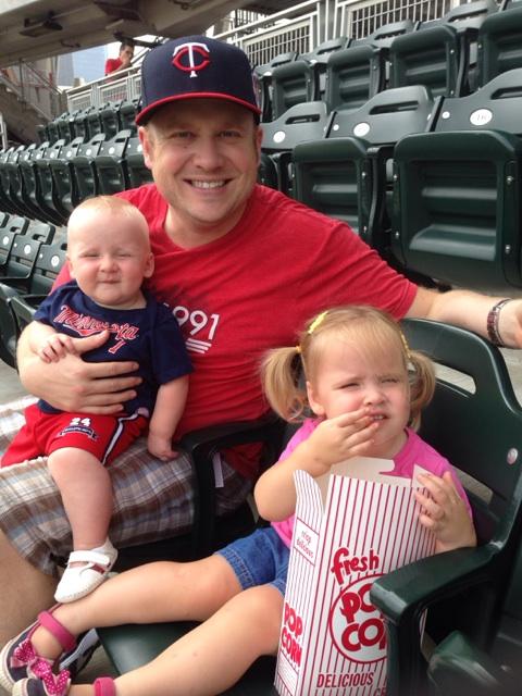 Jjherby's tweet photo. #twinspic #firsttwinsgame http://t.co/JOIOn8XLiw