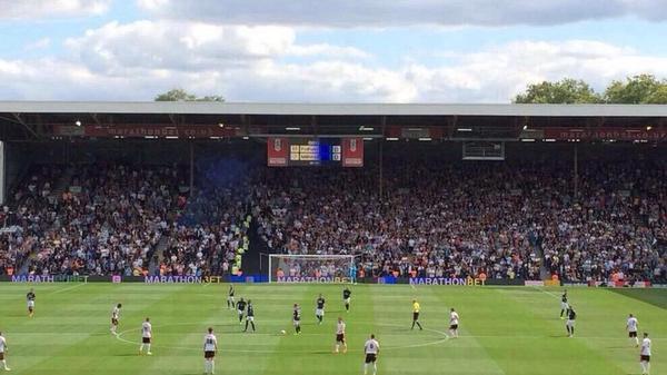 pablomc's tweet photo. Desplazamiento de 6.000 hinchas del Milwall por el Támesis hasta Fulham (2ª div.). Ganaron 0-1 #Respect http://t.co/fU0VhGVQH8