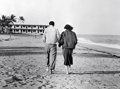 Ava Gardner and Frank Sinatra : #SingerTakesItAll #beach #BeachPhotoContest #beachmasters #beachandlove #beachavenue