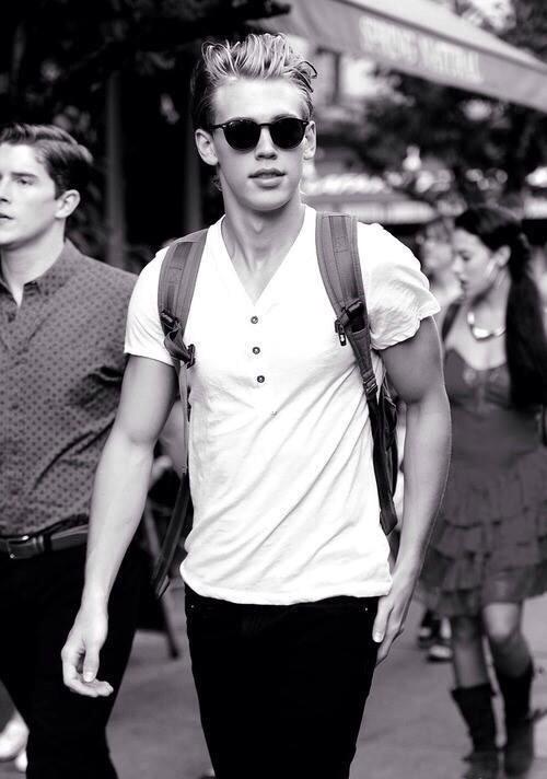 Happy birthday to the bf, Austin Butler. Cant wait to celebrate tonight 