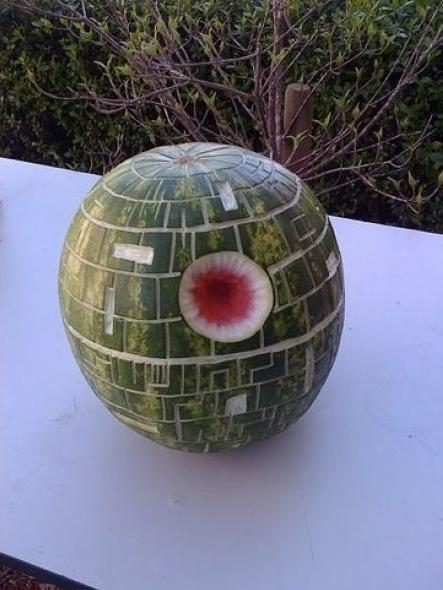 Zootropora's tweet image. Sandía de la muerte #StarWars