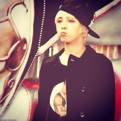 HAPPY BIRTHDAY G-DRAGON!!!!!!!!   