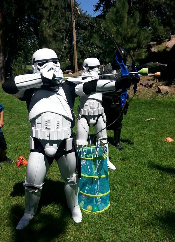 MvngTrgtArchry's tweet photo. Storm troopers and Bobba fetch able to hit the targets #archery #Starwarsjoke #starwars #Movingtargetarchery http://t.co/zY035ColhN