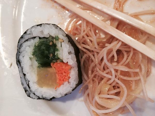 linda_linc's tweet image. #ulikeasianbuffet rice noodles n #vegetarian sushi  tofu soon