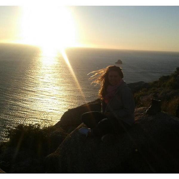 MeriChoou's tweet photo. Atardeceres en Fisterra que enamoran y emocionan demasiado. #sinfiltros http://t.co/v9QHWsvE6W