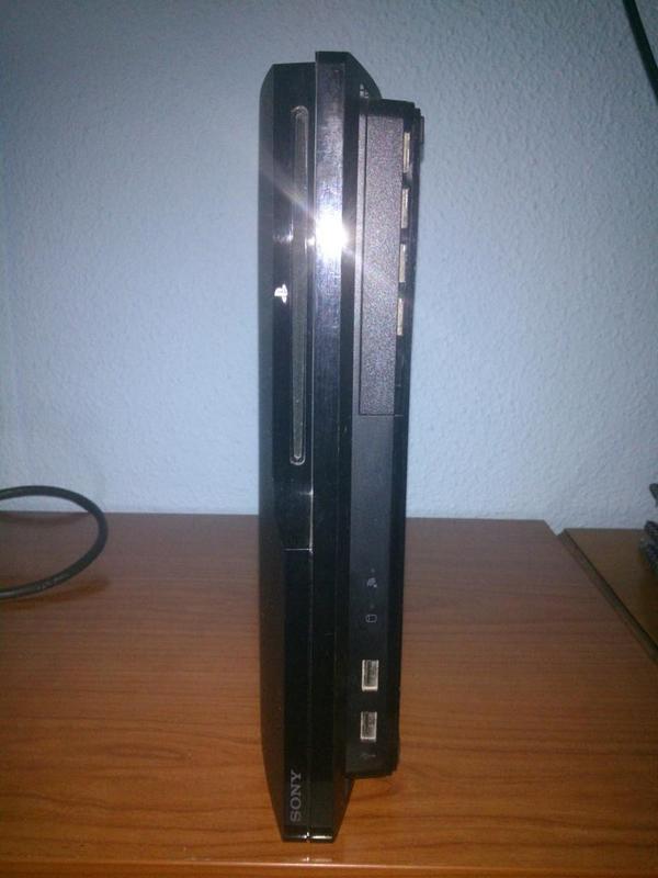 PinedaCpg's tweet photo. Vendo Ps3 Slim 250G con dos mandos y GTAV,Fifa14 y PAYDAY2 en la memoria interna,mas sims3 y uncharted2 por 210€ http://t.co/nfJRSCcvj6