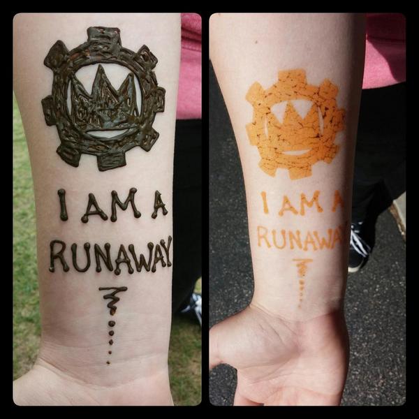 Menace0315's tweet photo. Got this amazing Henna #trrotr @BrandonCTE @DaveCTE @BennSuede @AndrewCTE @HaydenTree @brenttaddie @CrownTheEmpire http://t.co/aRy1je19As