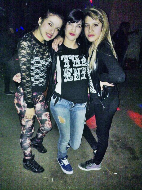 bellakeea's tweet photo. Con mis Hermanitas #NightNice — http://t.co/hXoMO4NYP6