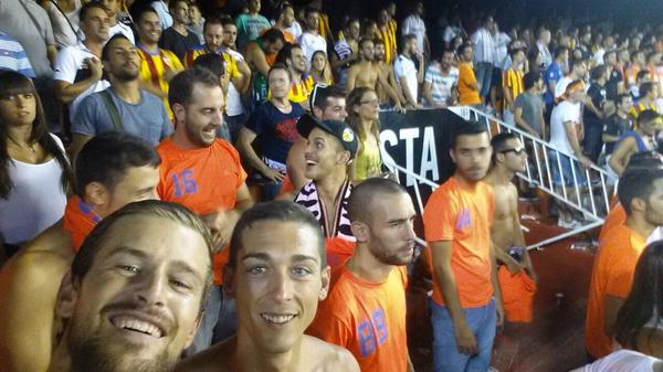 alvawitons's tweet photo. Pasando una noche magica con los integrantes del chat valencianista la eliana..!!sempre amunt http://t.co/43pdiMyprJ
