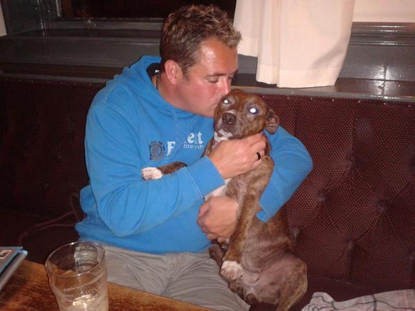 Brindle_Pig's tweet photo. @Frazzle_Pop @PupLuna I love having a pint @The_Anvil_Wigan with my dad @Worthy2062022 #spoiltdog http://t.co/9grlbE1mTZ