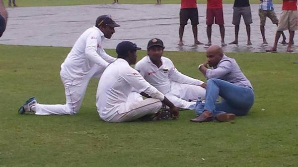 Great captains of the game!Rare scene indeed.#MahelaJayawardene #Sangakkara #AngeloMathews #SanathJayasuriya #SLvsPak