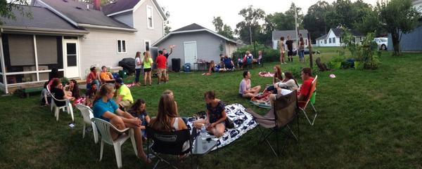 aaroncrabtree's tweet photo. Mentor group panorama - note the freaky hands waving! #peatreell #ignitegc #WelcomeWeekend2014 http://t.co/Va348hLtXf