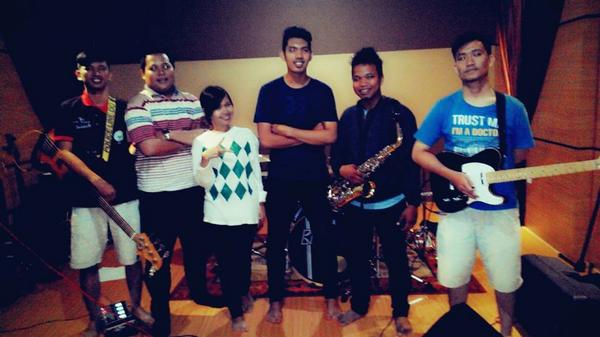 PK_Regeneration's tweet photo. Ini Pas latian bareng kakak @DwiNovaPandia untuk persiapan 17an :D http://t.co/fmulSAECt8