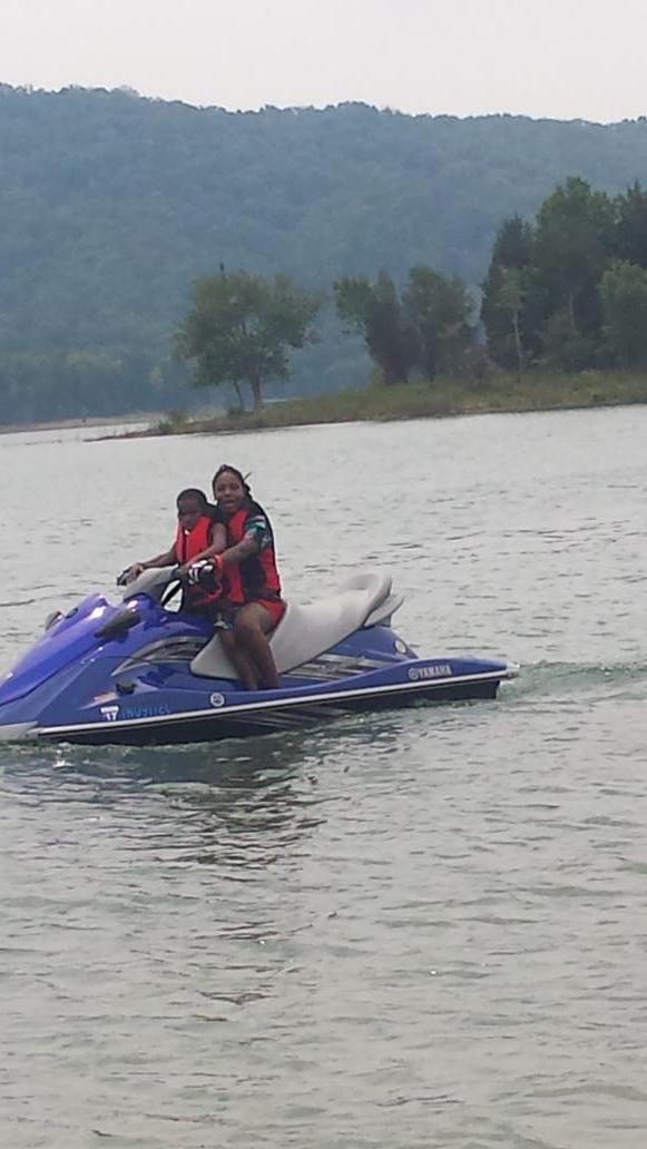 Soda_Foxx's tweet image. Talking bout "I couldn't see" smh these the only damn pictures she got #whyamisoangry #ilookridiculous