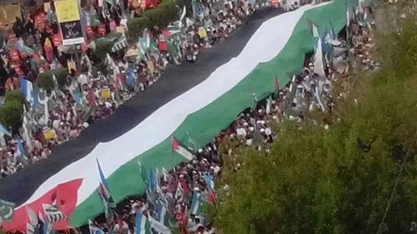 Impresionante movilización por #Palestina ahora en Karachi, #Pakistan.
#FreePalestine
#IsraelKillsKids 
#GAZAMOR