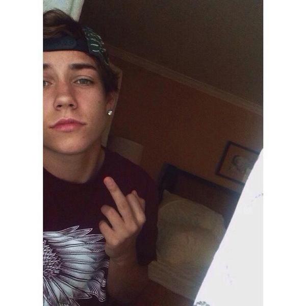 Hi, let me call you daddy or w.e else you find hot.