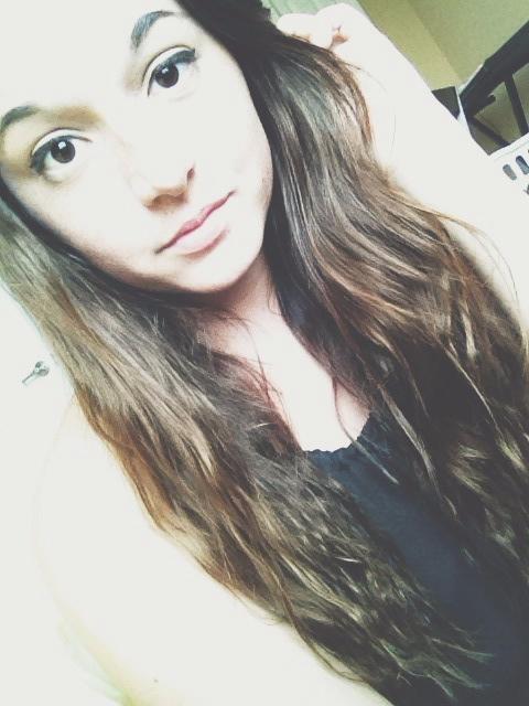 gigi_morada's tweet image. “@5sosmanband: i'm shipping !!!

rt, send me a selfie and a # and ill ship you with 5sos :)

mbf bc goal” #1994