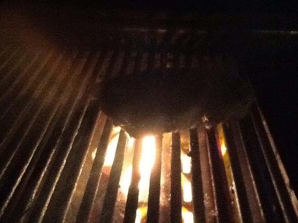 UptownGirl301's tweet photo. #GrillingSteak 600 degree searing KC Style I'll take mine med. rare YES!! #BBQ done right! http://t.co/ZDE00X6DaM