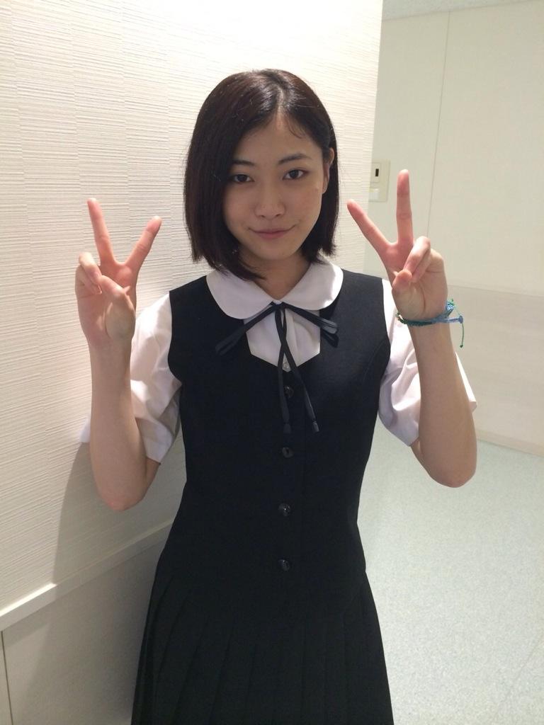 女子高生の階段パンチラをしつこく盗撮した動画 東京制服
