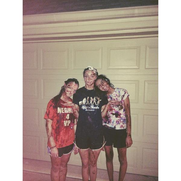 Jennaboyd8's tweet photo. “@naylo_pez: we had a fight that might have involved food #foodfight2014 #neverforget http://t.co/nMfGfcsxcg” Aw what a sweet picture ☺️😉