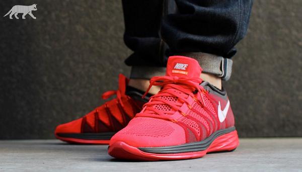 Light crimson/gym red Nike Flyknit Lunar2 inside this deal for over 40% off at $80.75 + ship! ow.ly/Aq6Mn